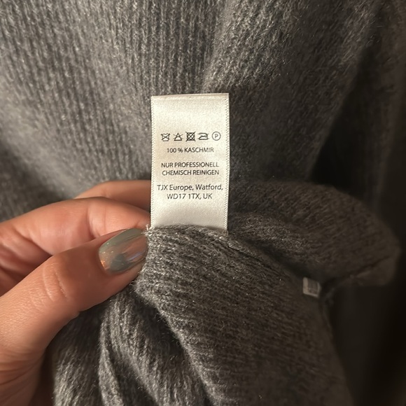 Cashmere sweater with unique double collar - Picture 8 of 11